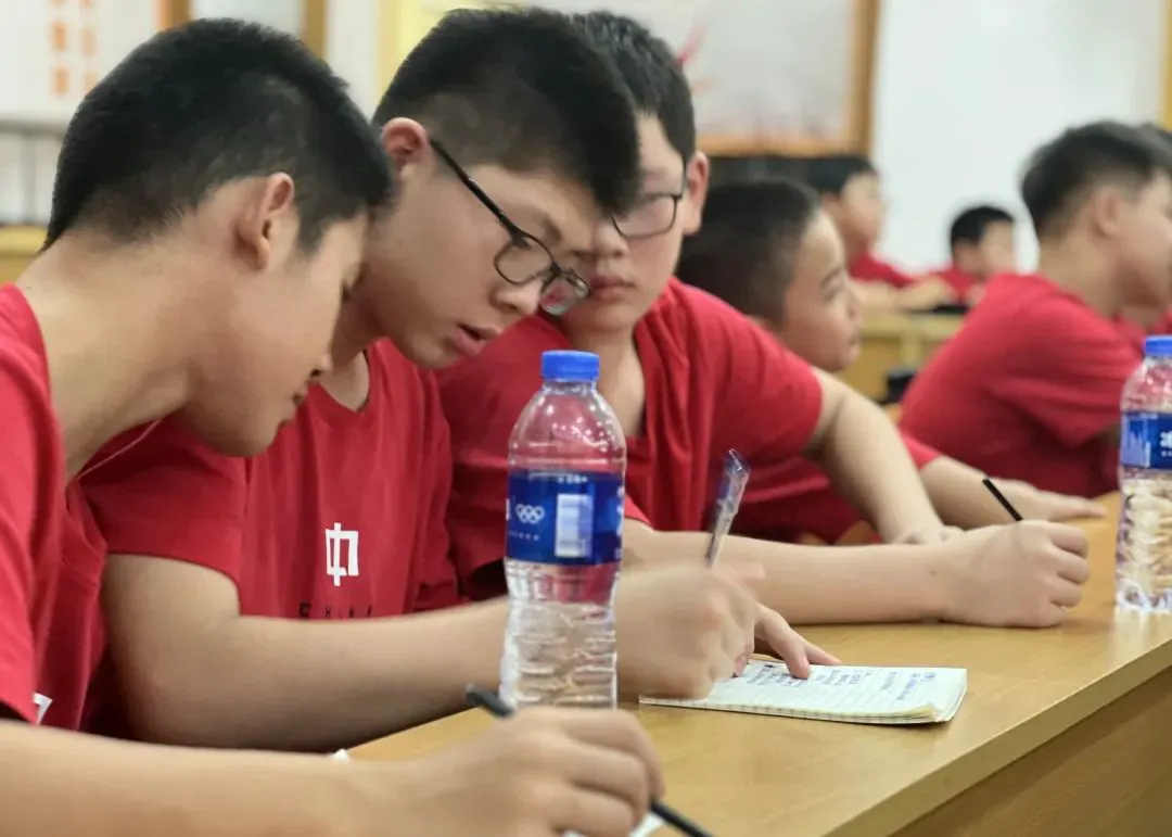 如何从篮球表演赛中学到实用的防守技巧_0